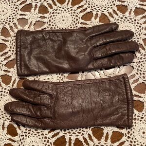 🎉HP🎉 FOWNES Womens 100% soft leather gloves- size 6.5